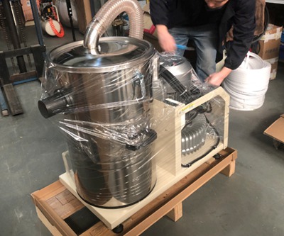 出廠檢測(cè)：工業(yè)吸塵器正在進(jìn)行出廠前檢測(cè)及包