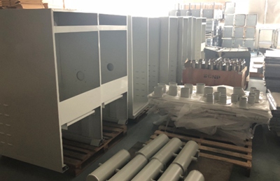 待組裝的工業(yè)吸塵器機(jī)箱存放處