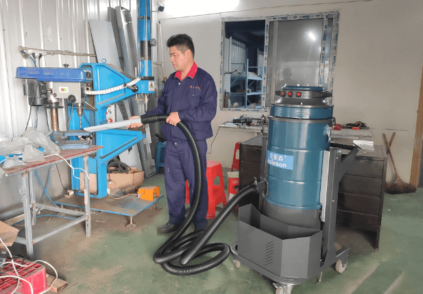 小型加工廠用工業(yè)吸塵器清理打孔工業(yè)臺(tái) 小型加工廠用工業(yè)吸塵器清理打孔工業(yè)臺(tái)